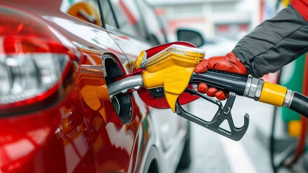 Benzine ve motorine yeni indirim