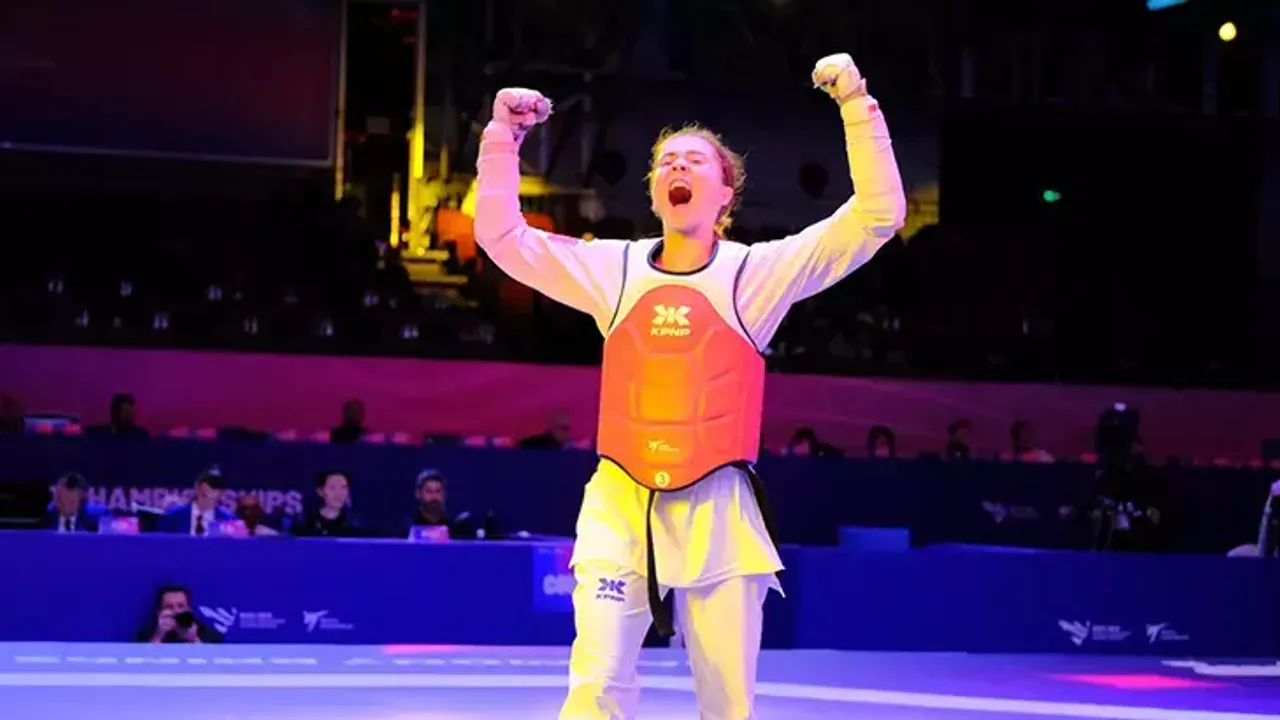 Milli Tekvandocu Merve Dinçel Kavurat dünya şampiyonu oldu