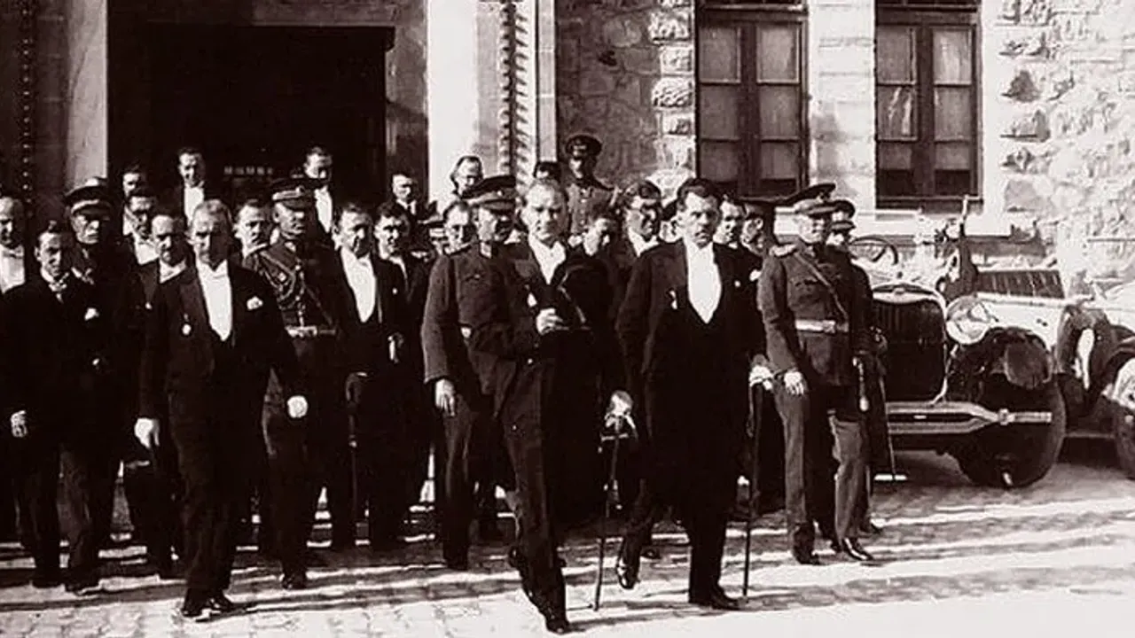 Cumhuriyet'e giden yol! Neler yaşandı?