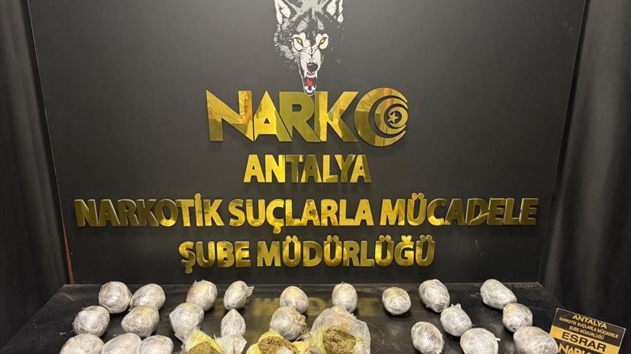 Zehir tacirlerine baskın: 3 şüpheli gözaltına alındı