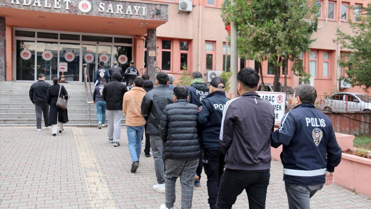 Siber dolandırıcılık operasyonu: 14 zanlı tutuklandı
