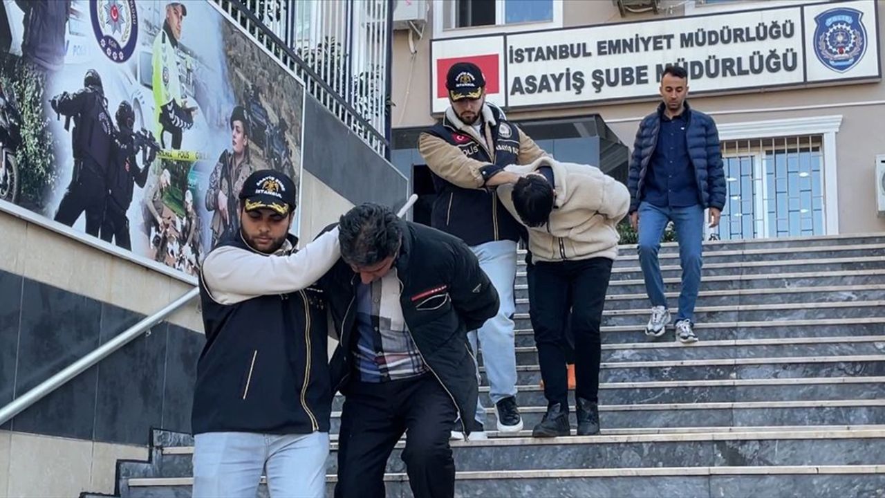 Fatih’te turistleri hedef alan “tırnakçılar” yakalandı