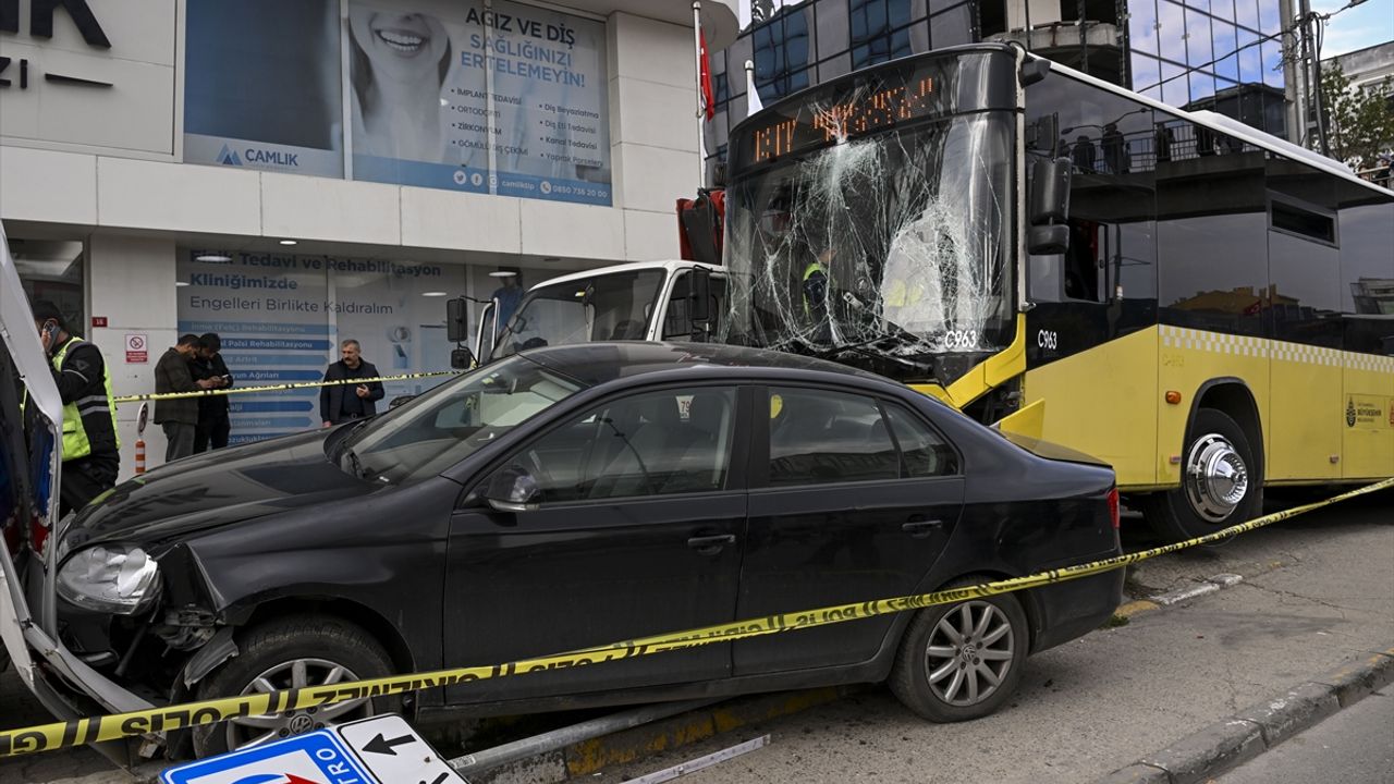 İETT otobüsü zincirleme kazaya karıştı: 4 yaralı