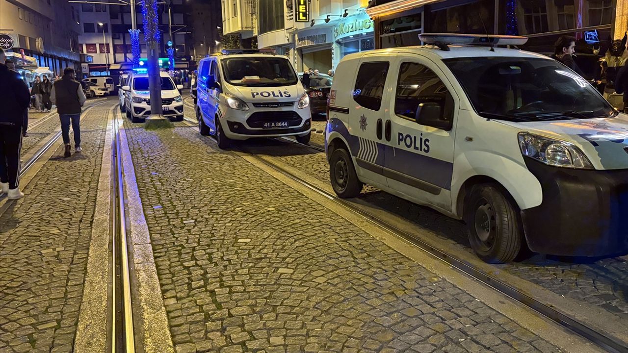 Sokak ortasında silahlı kavga: 2 kişi yaralandı