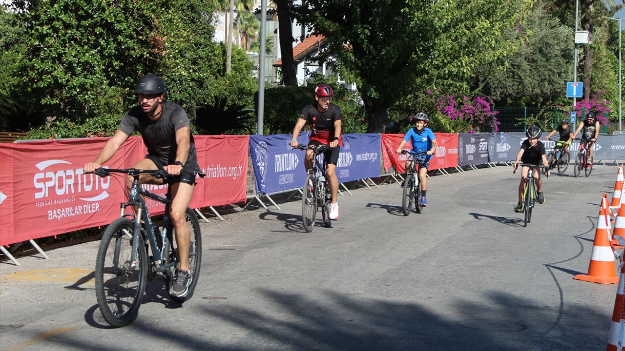 Triatlon yarışları Alanya'da 130 sporcunun katılımıyla başladı
