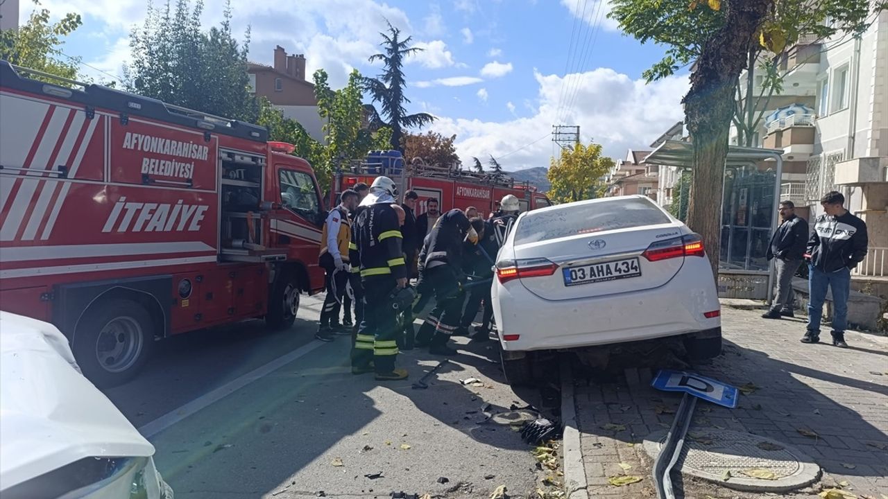 İki otomobil çarpıştı: Çok sayıda yaralı var