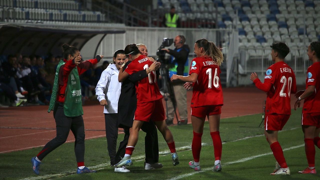 A Milli Kadın Futbol Takımı, Kosova'yı 4 golle geçti