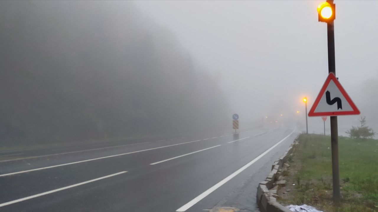 Bolu Dağı'nda sis etkili oluyor: Sisten göz gözü görmedi