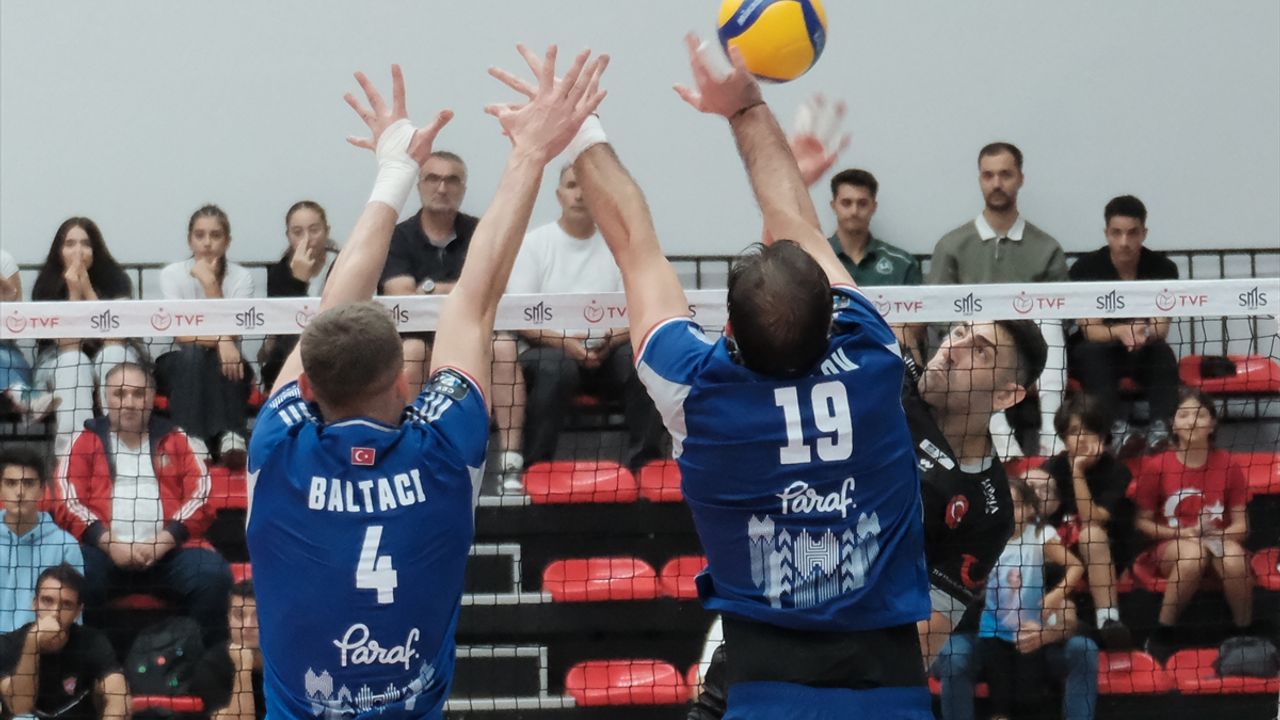 Halkbank, Alanya Belediyespor'u 3-2 mağlup ederek sezona galibiyetle başladı