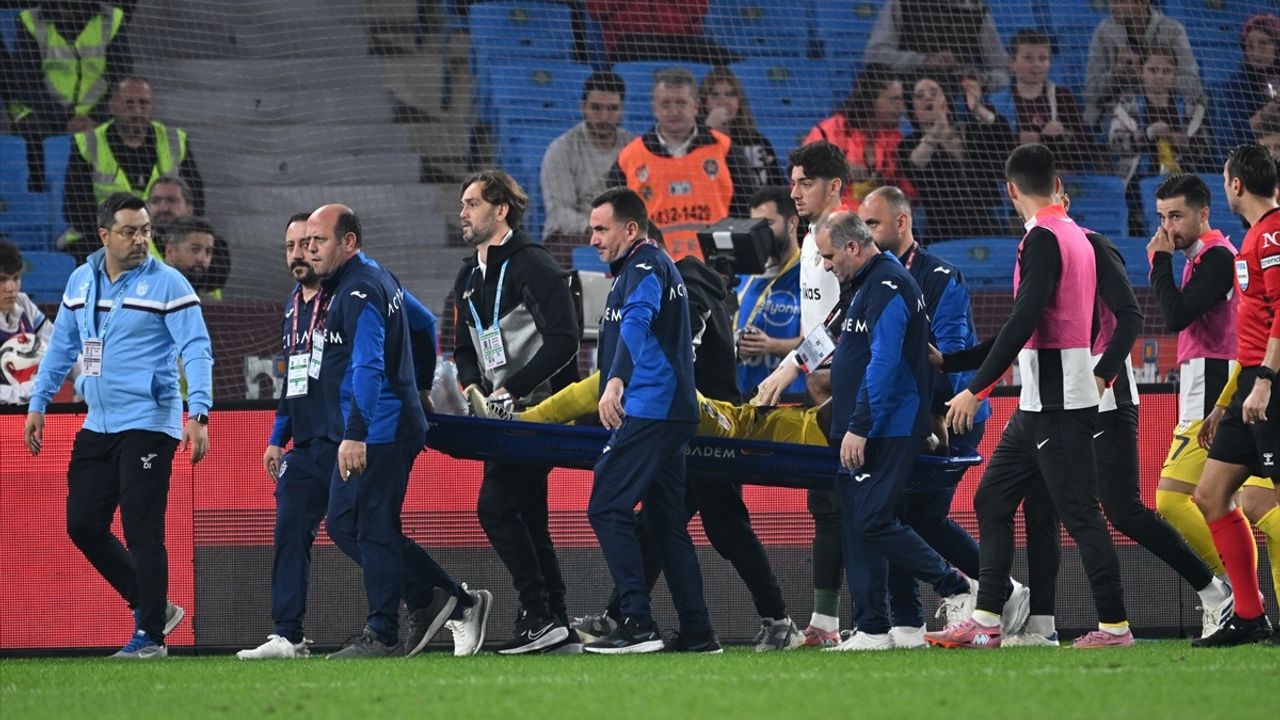 Trabzonspor-Eyüpspor maçında üzücü olay: Claro’nun ayağı kırıldı