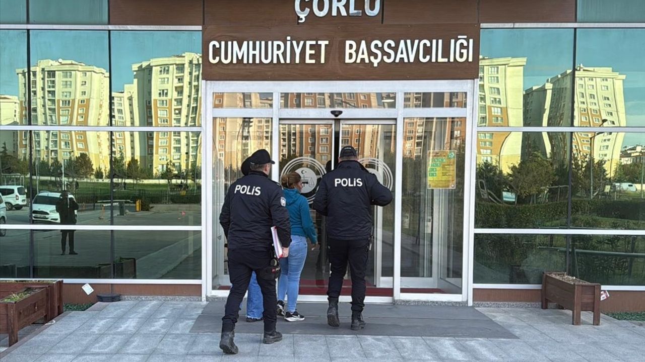 Bebeğini parkta bırakıp kaçan anne serbest bırakıldı