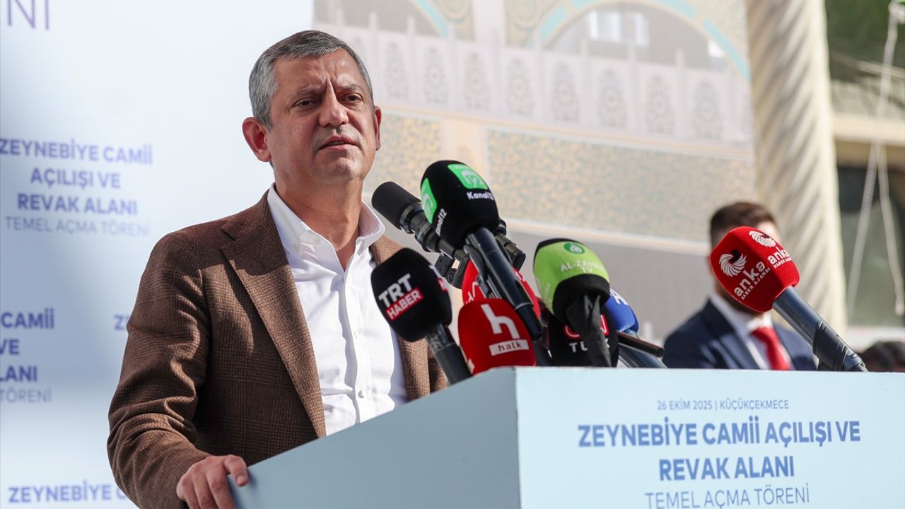 Özgür Özel: Zeynebiye Camii, Alevi, Sünni ve Caferiyi birleştiren ibadet mekanı
