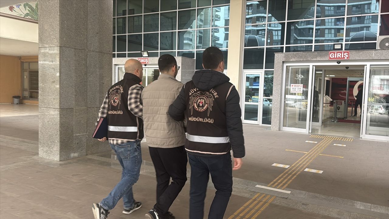 İmam cübbesiyle partiye katılan genç serbest bırakıldı