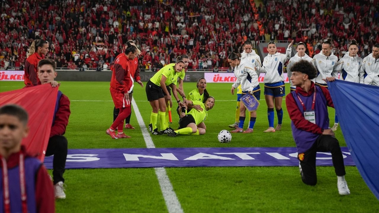 Türkiye –Kosova maçının orta hakemi bayıldı