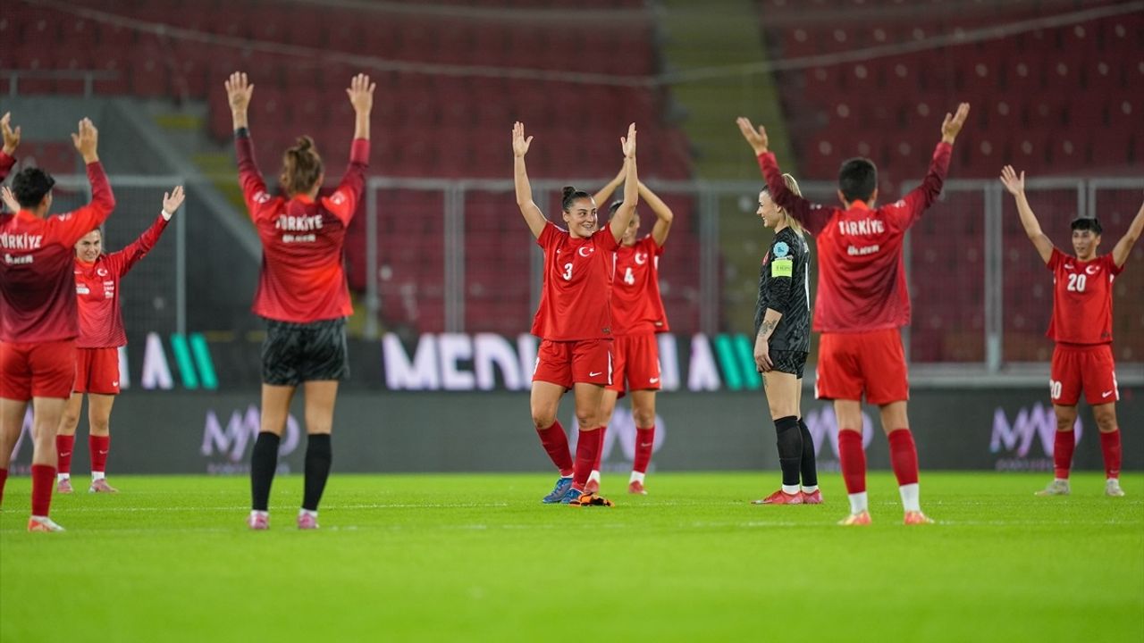 Kadın Futbol Milli Takımımız, Kosova'yı 3 golle geçti