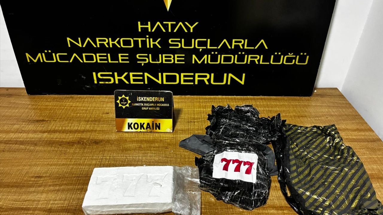 Şüpheli araçtan 1 kilogram uyuşturucu ele geçirildi