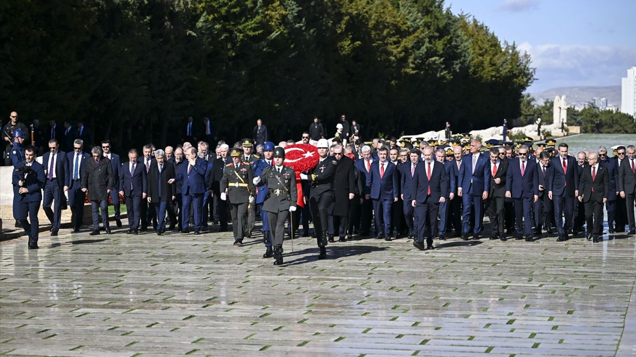 Cumhurbaşkanı Erdoğan Anıtkabir Özel Defteri’ni imzaladı:  Kararlılık içinde çalışıyoruz