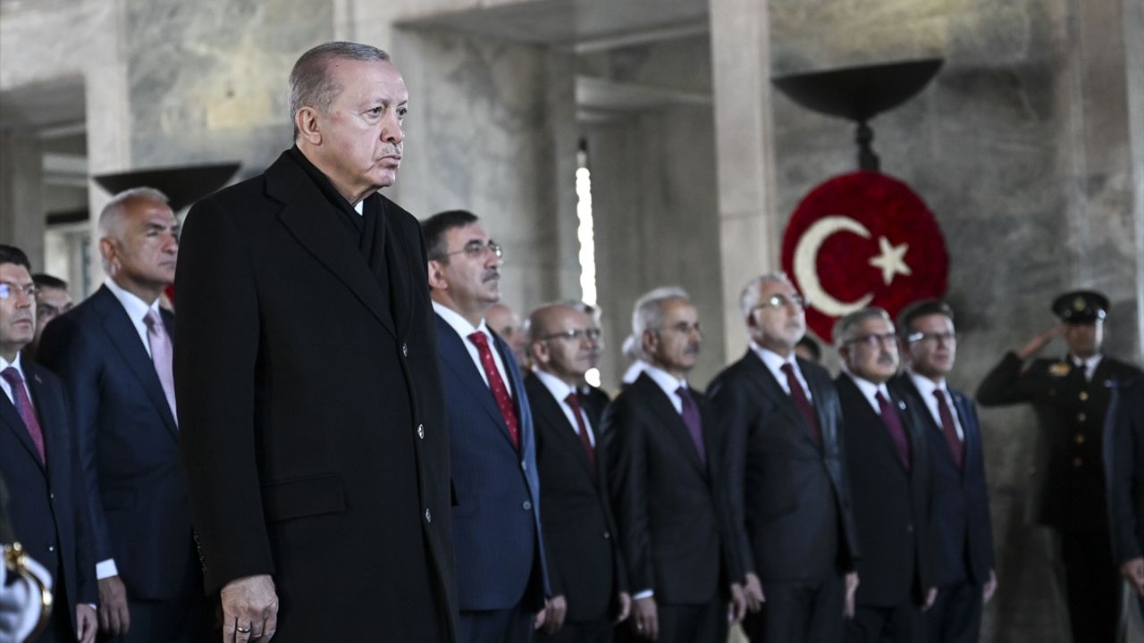 Cumhurbaşkanı Recep Tayyip Erdoğan, Anıtkabir'i ziyaret etti