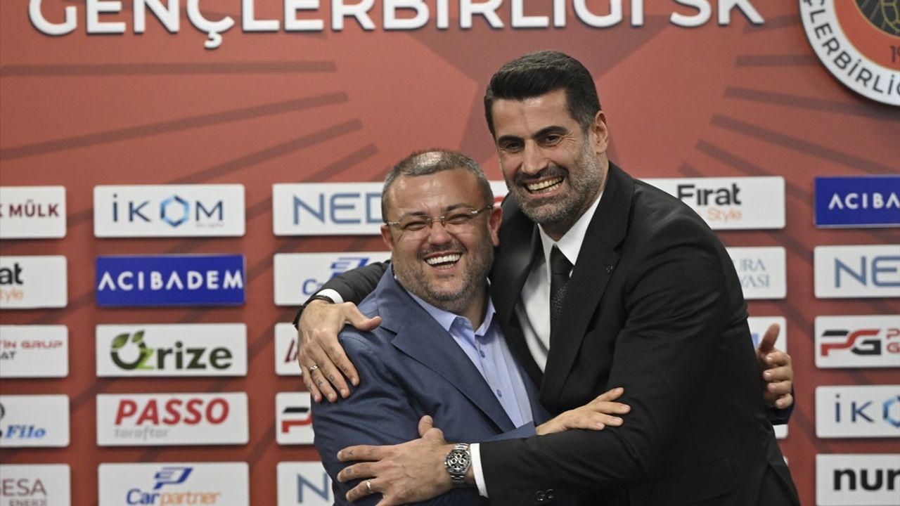Gençlerbiliği'nin yeni antrenörü Demirel imza attı ve ilk idmanına çıktı
