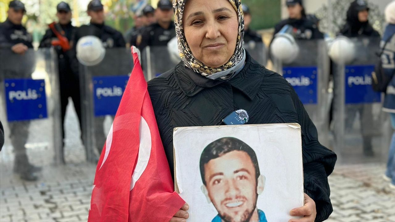 Van'da evlat nöbeti: "Terörsüz Türkiye'den umutluyuz"