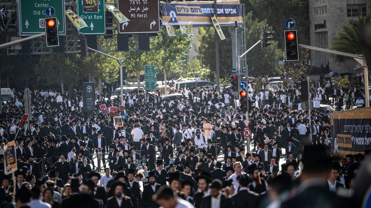 Ortodoks Yahudiler sokakta: Yüz binler askerlikten muafiyet istiyor