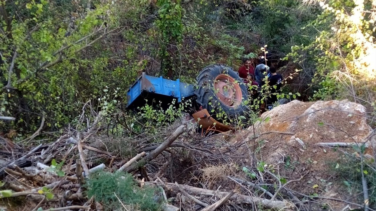 Traktörün altında kalan sürücü hayatını kaybetti