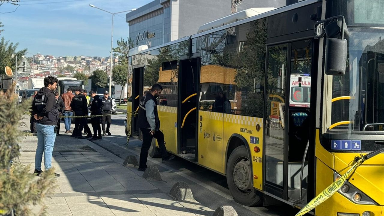 Arnavutköy'de İETT otobüsünde bıçaklı saldırı;1 kişi hayatını kaybetti