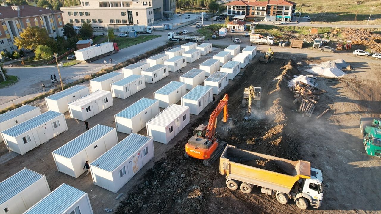 Sındırgı'da konteyner kent kurulumu tüm hızıyla sürüyor