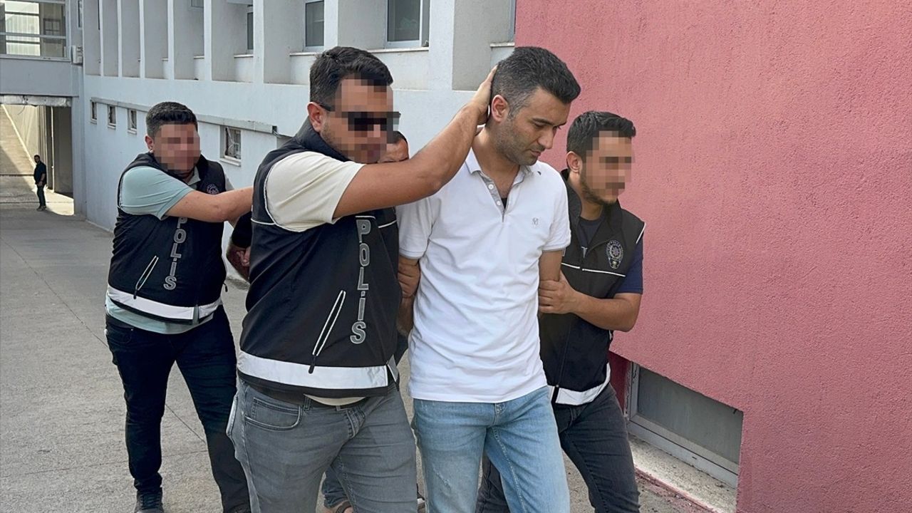 Hediye çiçeği teslim alırken, attığı imza hayatını kararttı