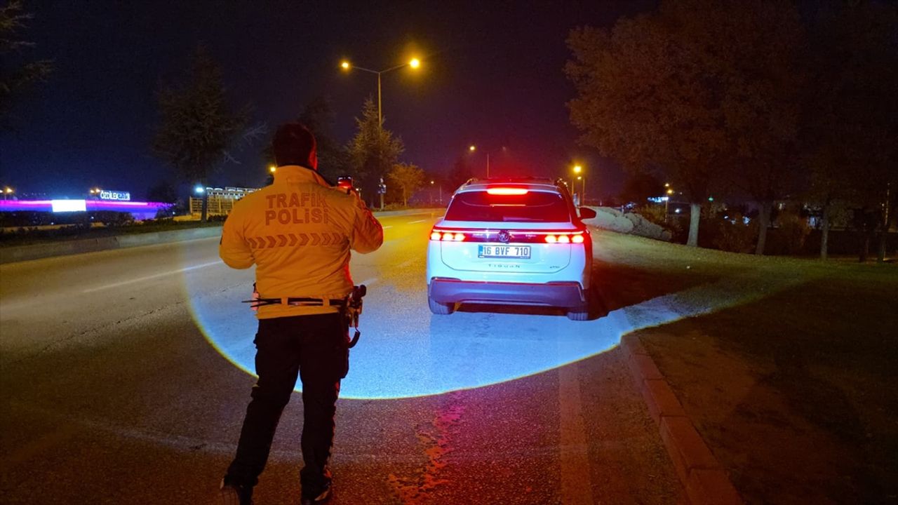 Otomobilin çarptığı bisikletli ağır yaralandı