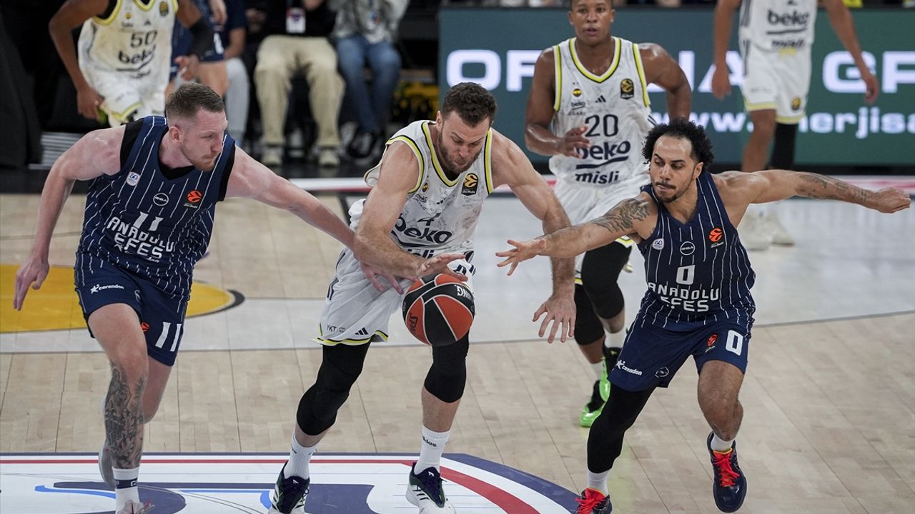 THY EuroLeague'in Türk derbisinde kazanan Fenerbahçe Beko