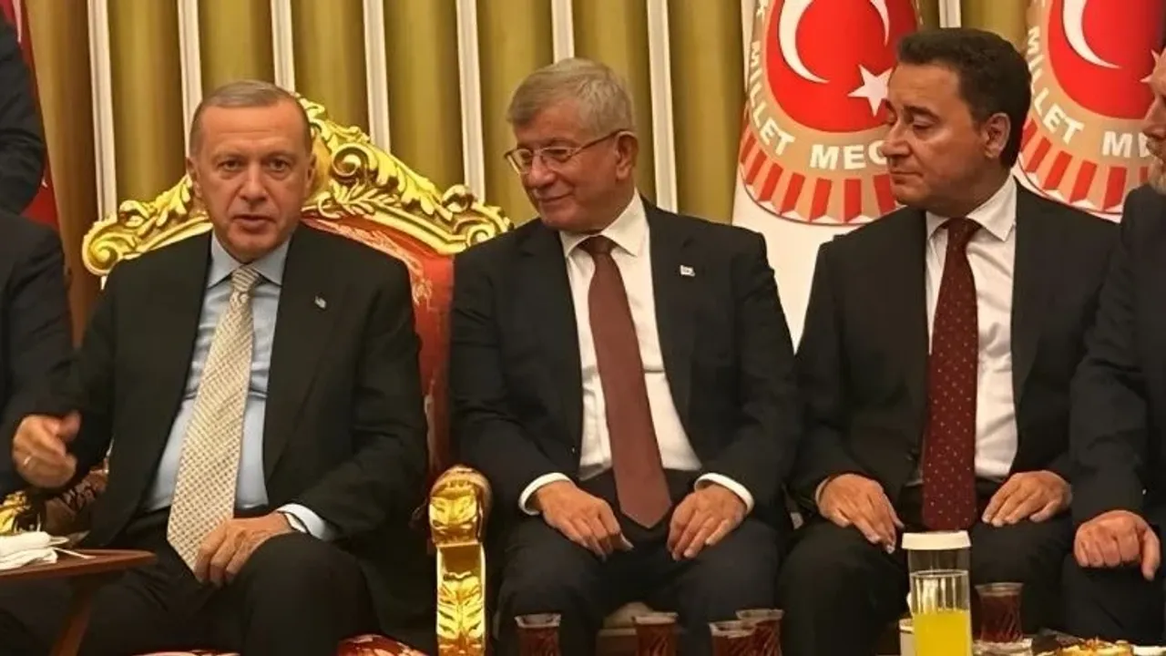 Ahmet Davutoğlu'ndan AK Parti'ye dönüş sinyali! Tek şart sundu