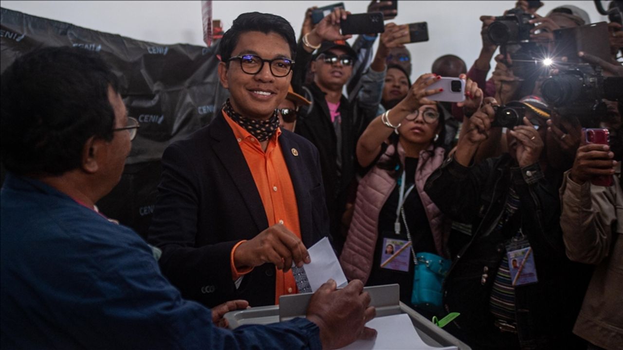 Madagaskar'ın eski cumhurbaşkanı vatandaşlıktan çıkarıldı