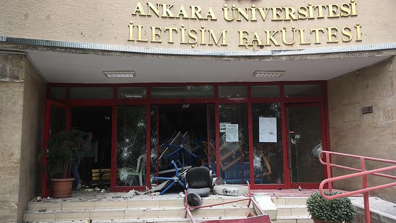 Ankara Üniversitesi’nde İstiklal marşı gerginliği