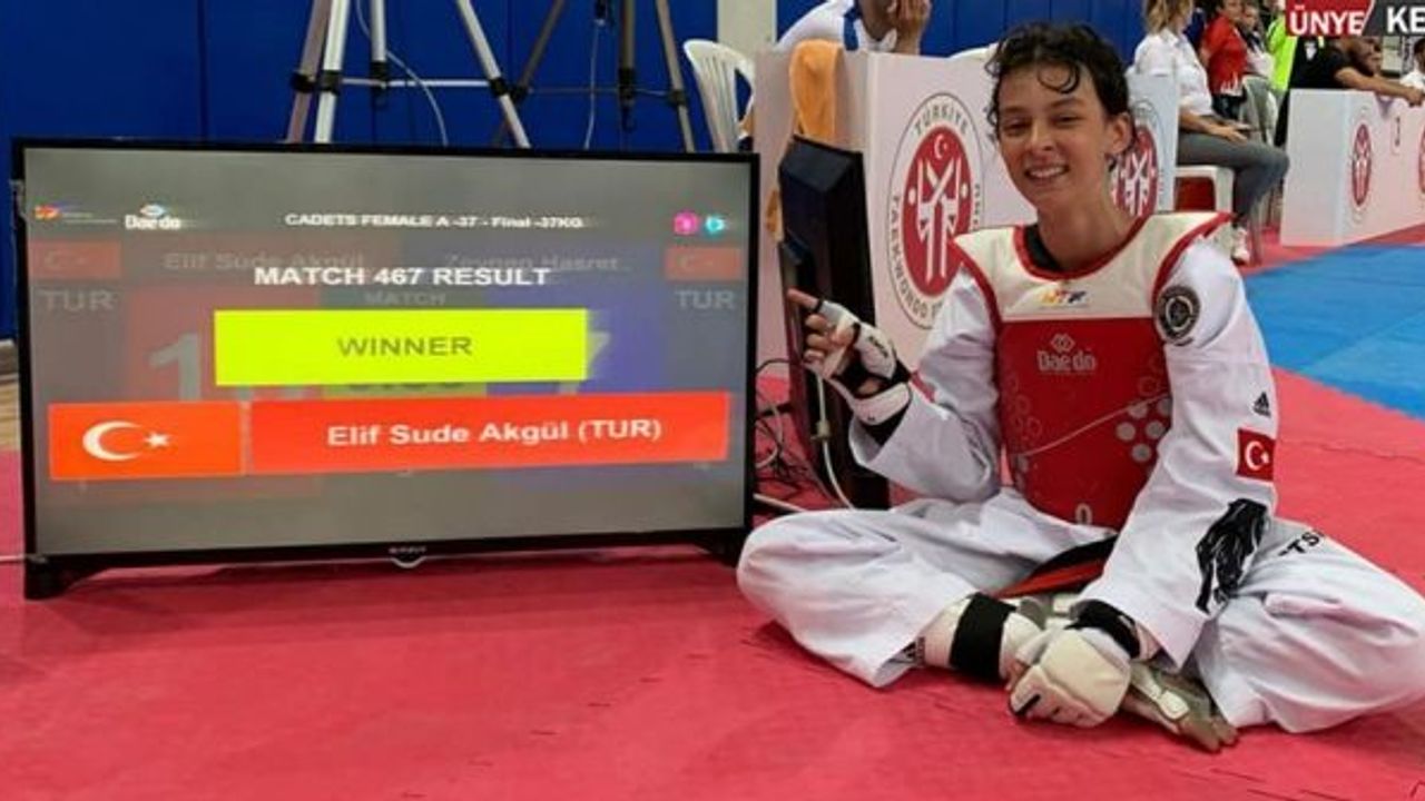 Milli tekvandocumuz Elif Sude Akgül dünya ikincisi!