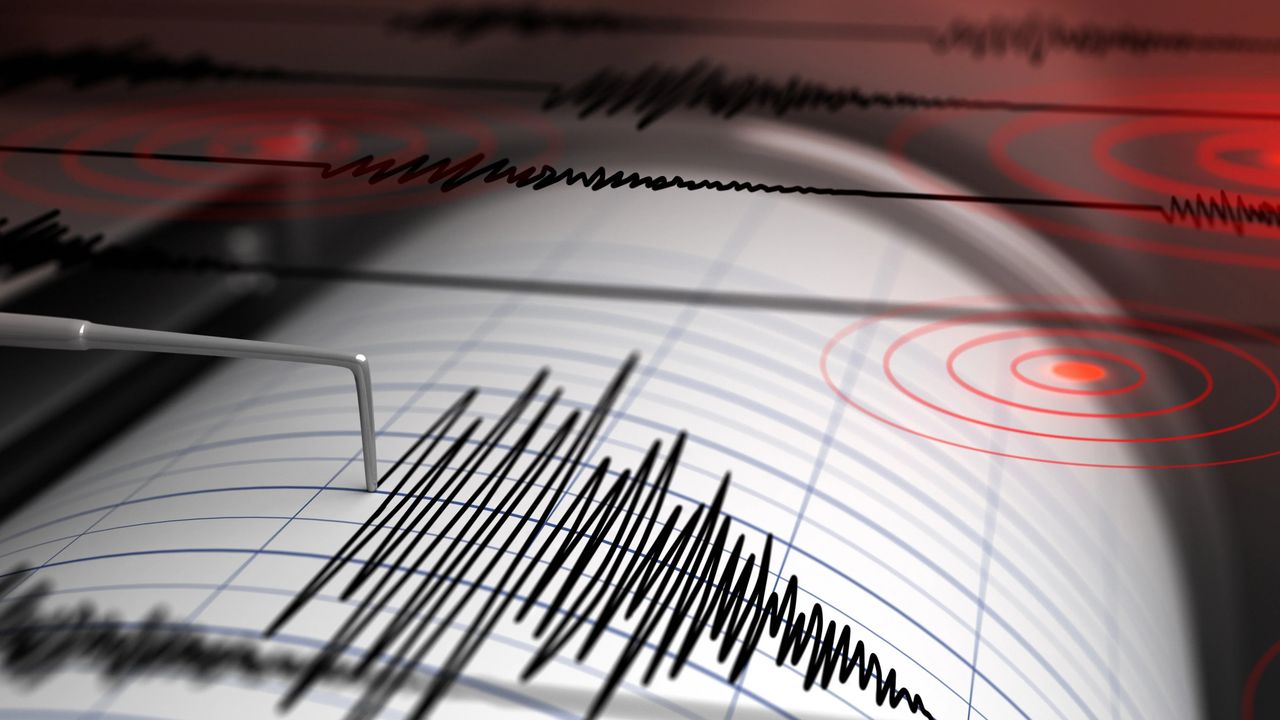 Ege Denizi'nde deprem! İki artçı meydana geldi