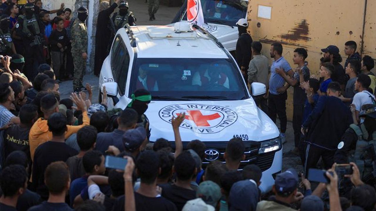 Hamas tüm canlı esirleri ve cenazeleri teslim ettiğini duyurdu