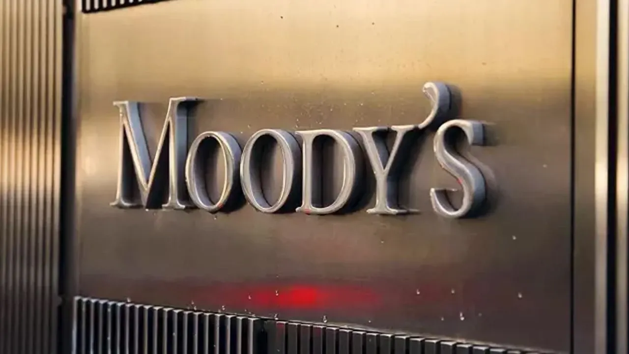 Moody's'ten Fransa'ya siyasi risk uyarısı: Not görünümü “negatif”