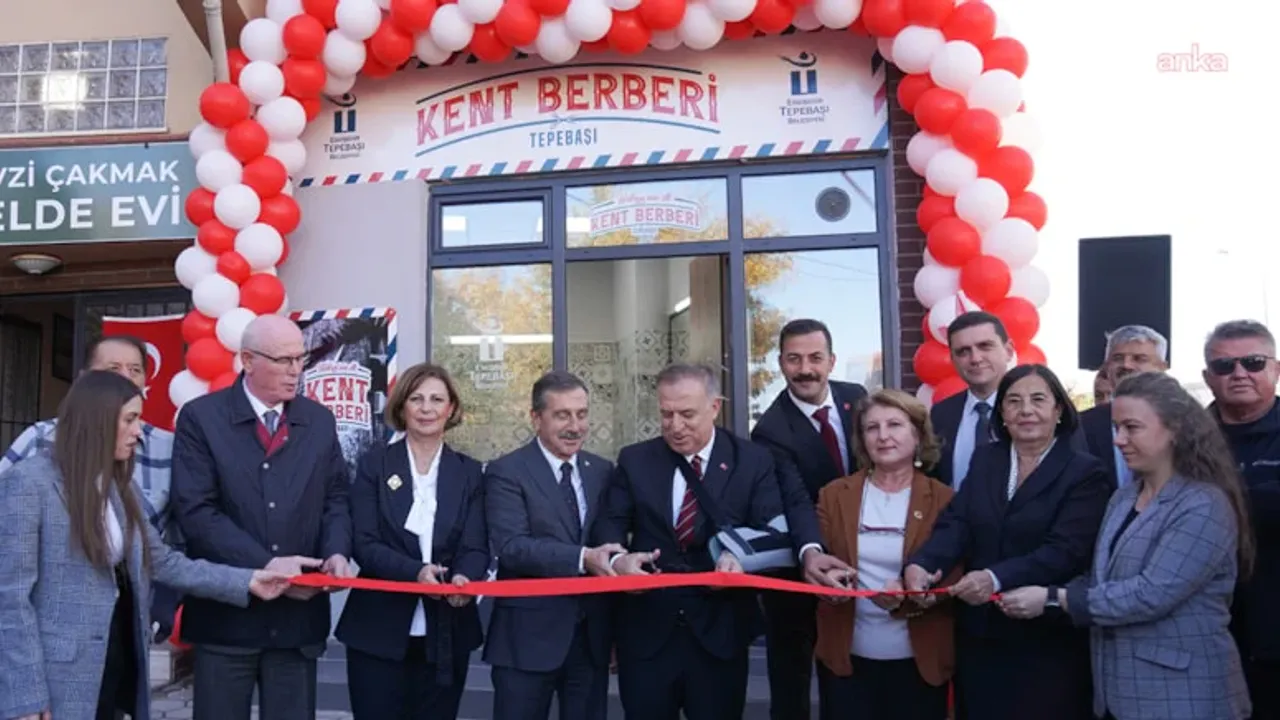 Eskişehir'de 'kent' berberi açıldı