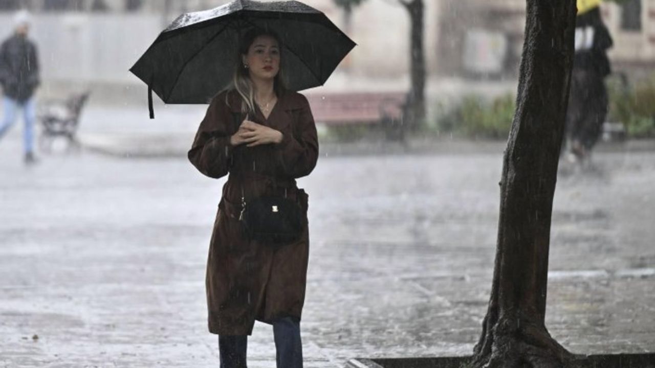 Meteoroloji'den 2 bölgeye sağanak uyarısı! İstanbul'da hava durumu nasıl?