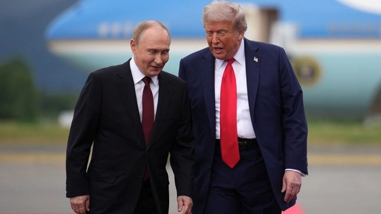 Kremlin'den açıklama: Trump-Putin zirvesi yapılacak