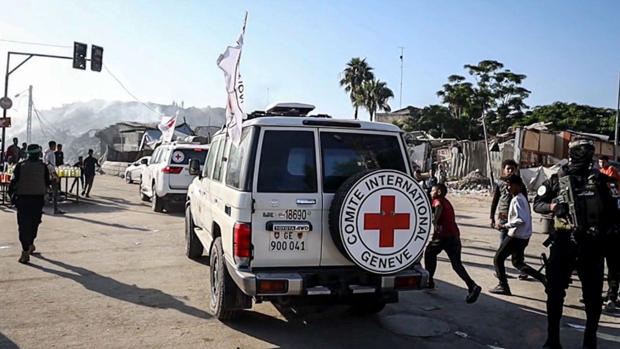 Dünyanın gözü Gazze'de! Hamas, İsrailli 20 esiri Kızılhaç'a teslim etti