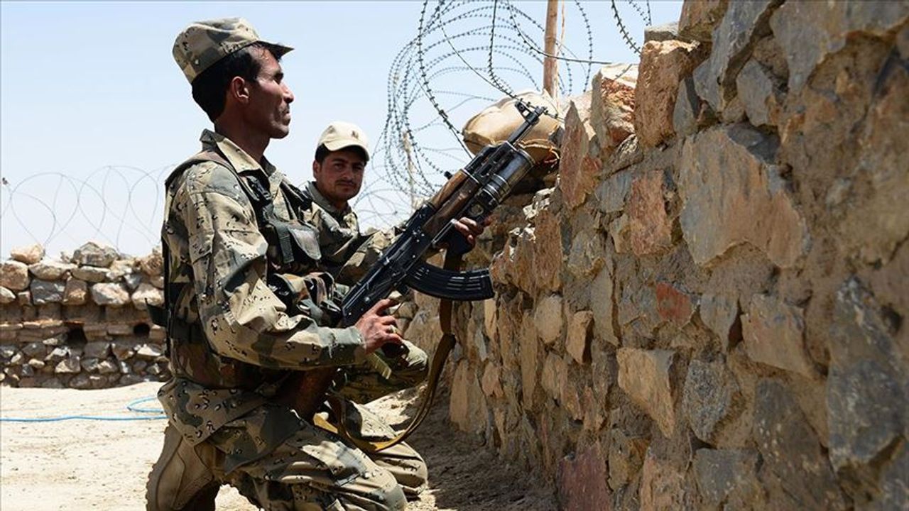 Afganistan-Pakistan gerilimi sürüyor: Çok sayıda karakol ele geçirildi