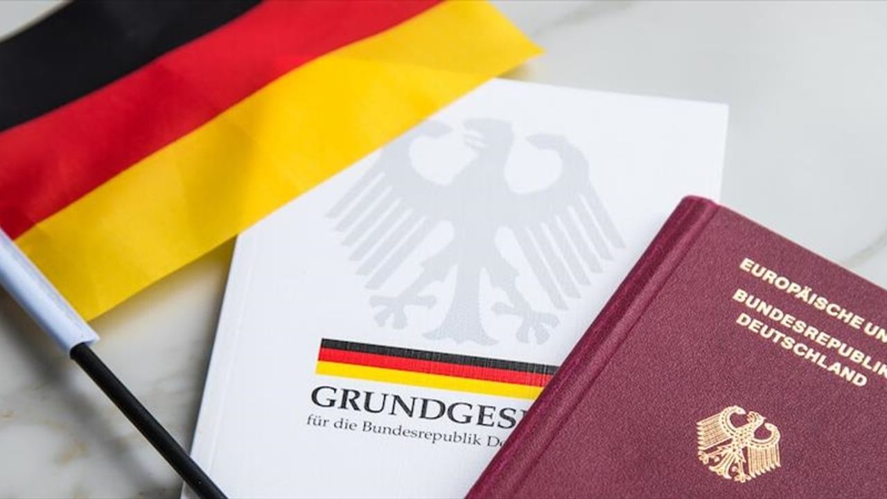 Almanya çifte vatandaşlığı kaldırmak istiyor