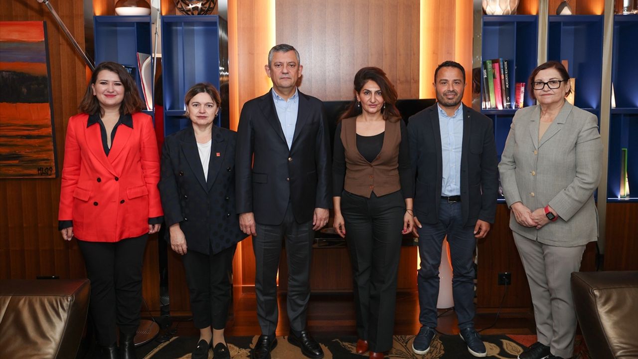 CHP lideri Özgür Özel, İsviçre’de bir takım temaslarda bulundu