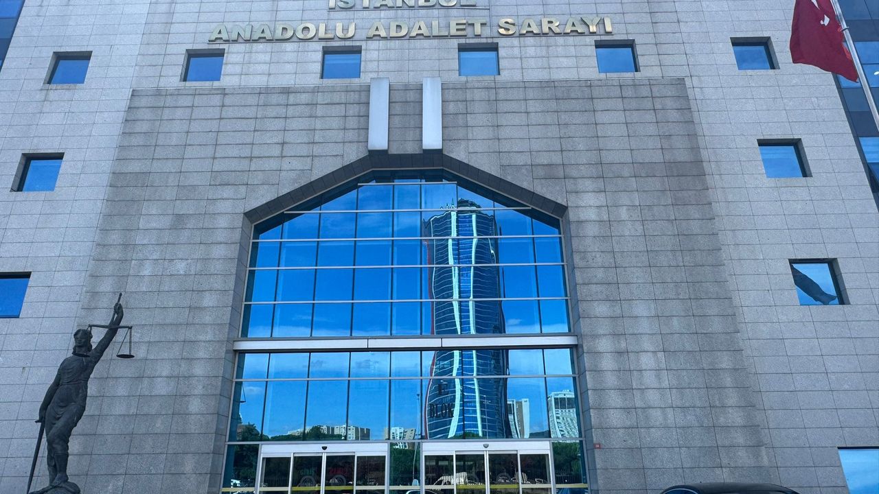 Dolandırıcı olduğu iddia edilen avukat adliyede suç üstü yakalandı