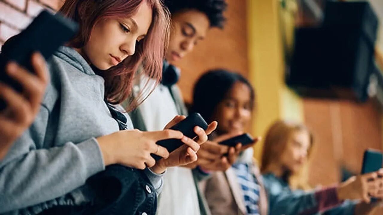 Sosyal medya düzenlemesi Meclis'te: 15 yaş altına yasak geliyor