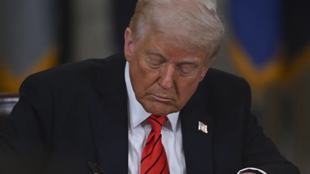 ABD''de çalışmanın bedeli 100 bin dolar! Trump imzaladı, vizede yeni dönem...