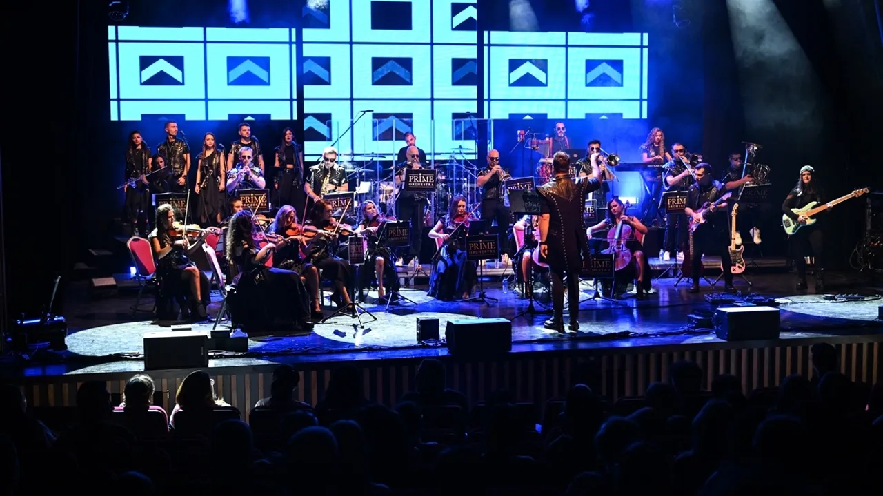 Adana''da Ukraynalı müzik grubu Prime Orchestra konser verdi