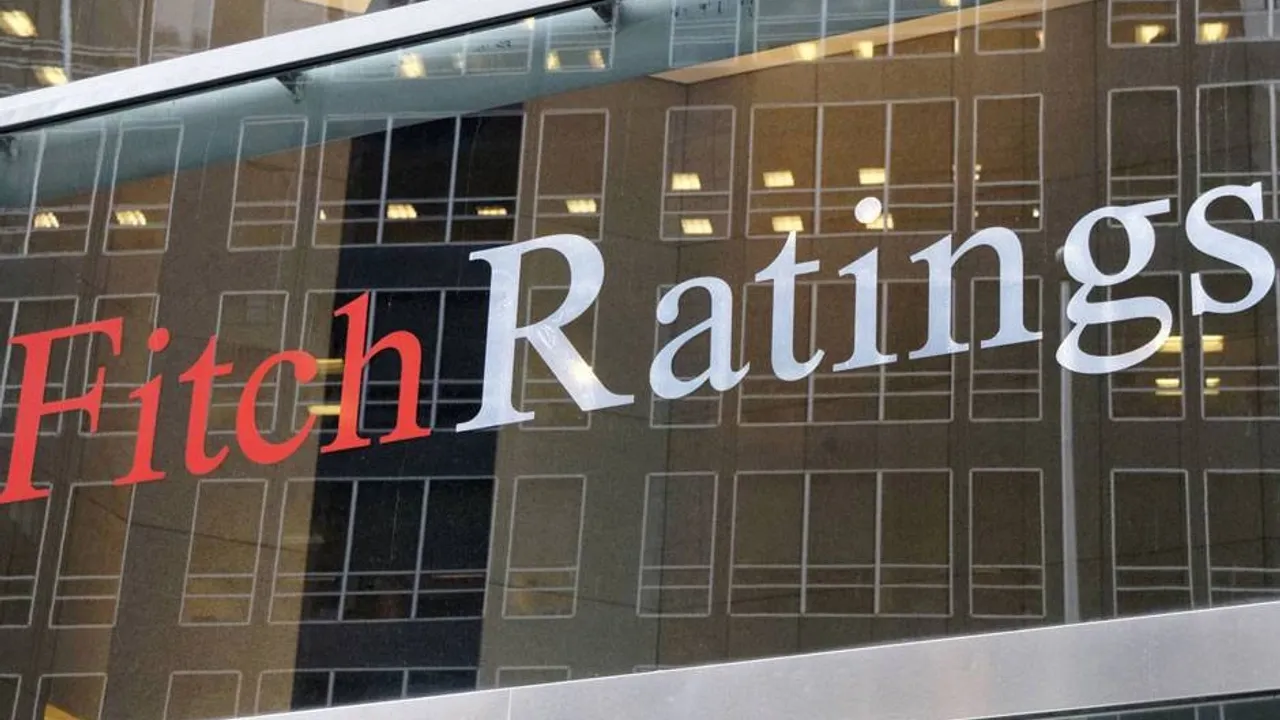 Fitch, İtalya''nın kredi notunu yükseltti